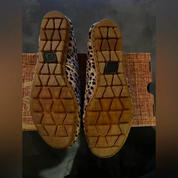 Born Leopard Print Women's Flats - Picture 3 of 6